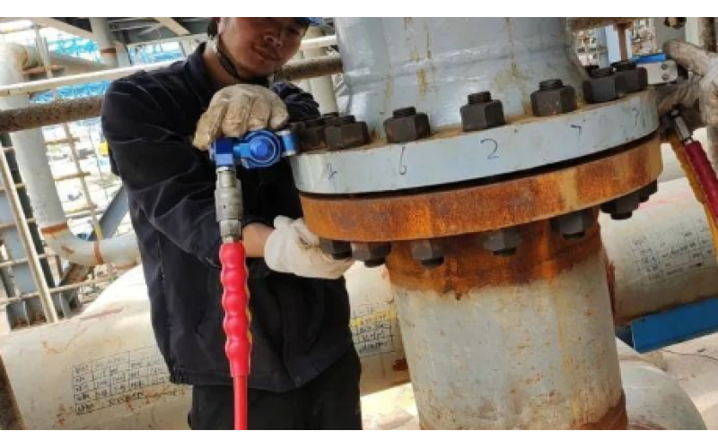 冶金余热回收设备螺栓安装预紧选用KWZK时博体育在线注册,时博体育（中国）液压力矩扳手