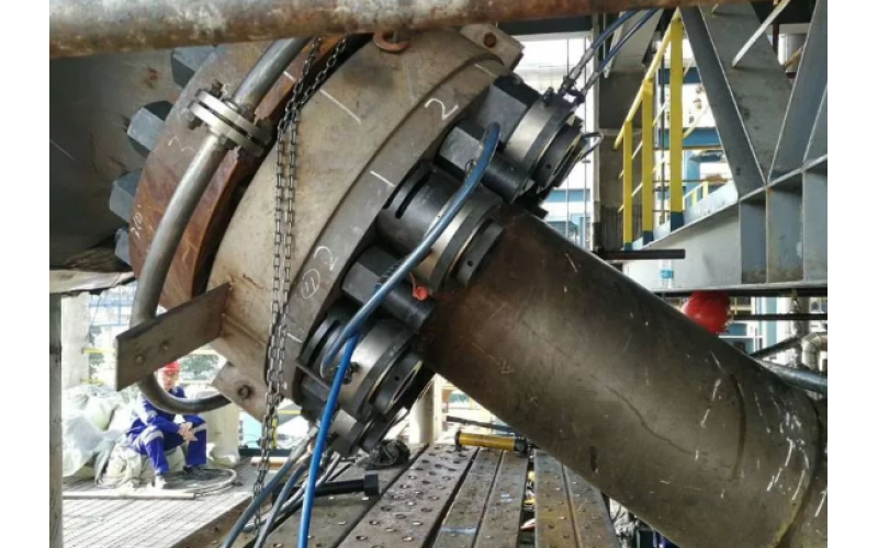 化肥氨合成塔顶盖螺栓预紧客户选用时博体育在线注册,时博体育（中国）KWZK液压螺栓拉伸器